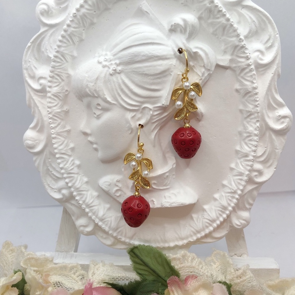 S925 Strawberry 🍓 Earrings